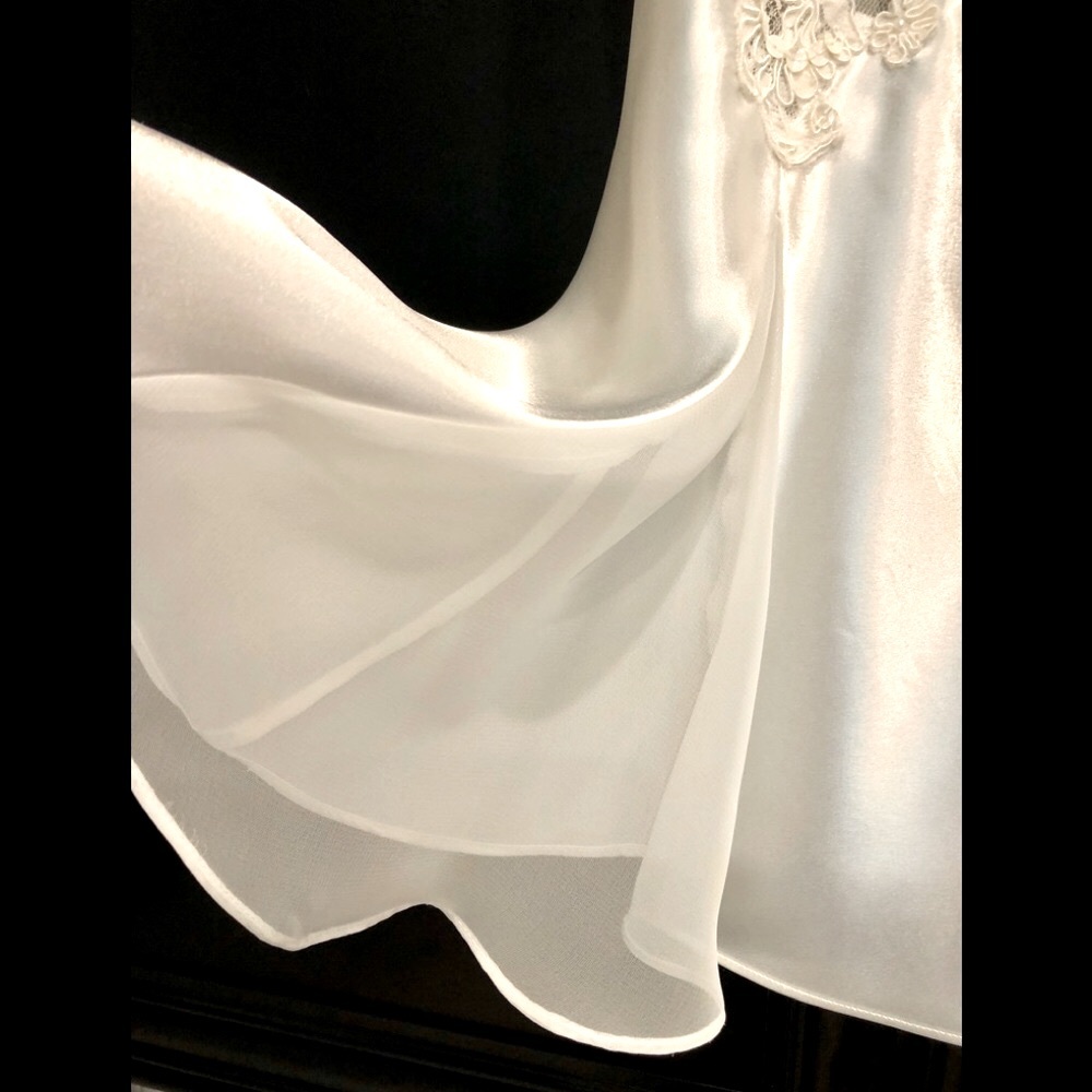 Victoria’s Secret ivory Satin  & Chiffon embellished sequin, lace chemise. Sz S - Picture 10 of 15